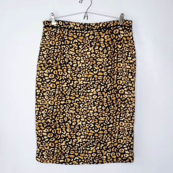 Who What Wear | Cheetah Leopard Midi Pencil Skirt - Picture 2 of 8